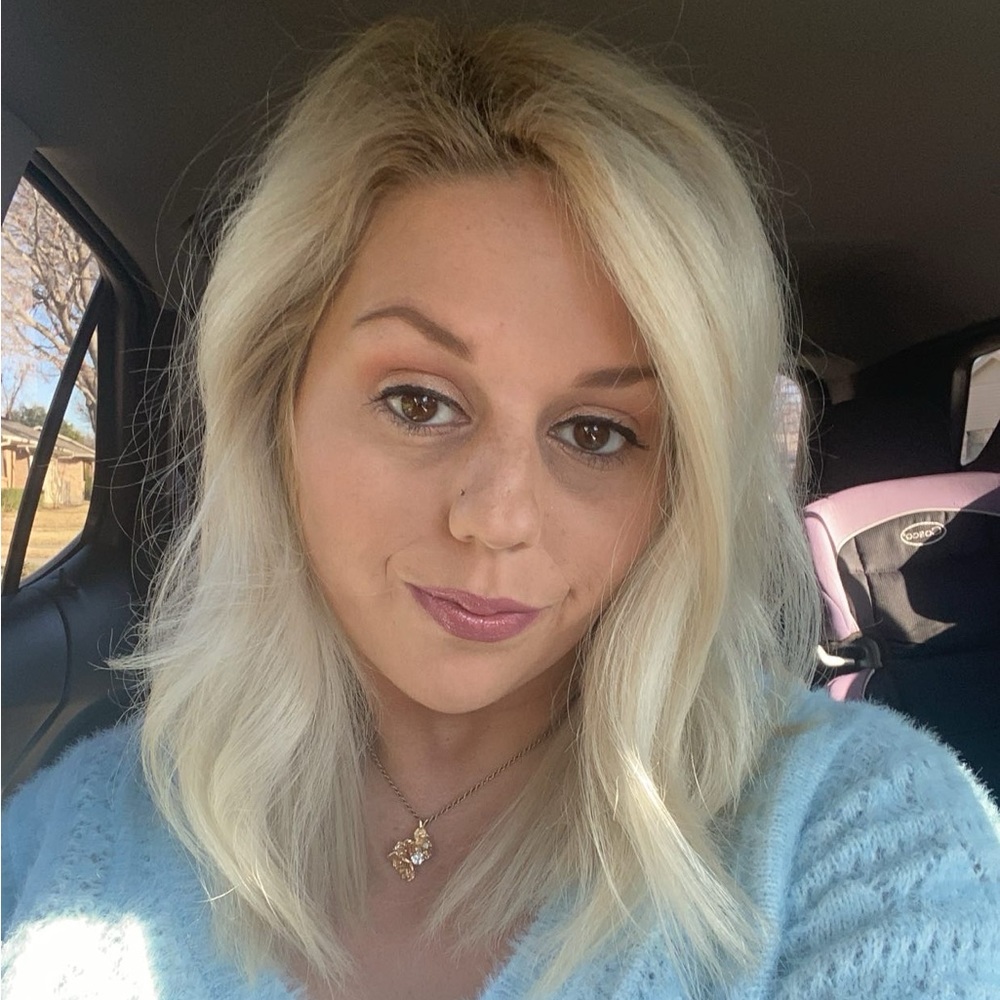 Meet your Posher, Ashley
